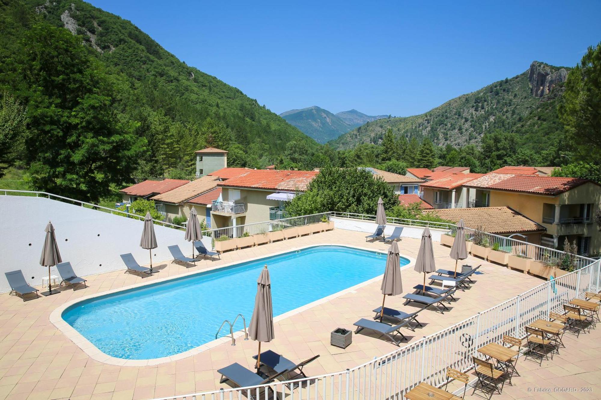 דינייה-לה-בן Hotel Le Refuge Des Sources מראה חיצוני תמונה